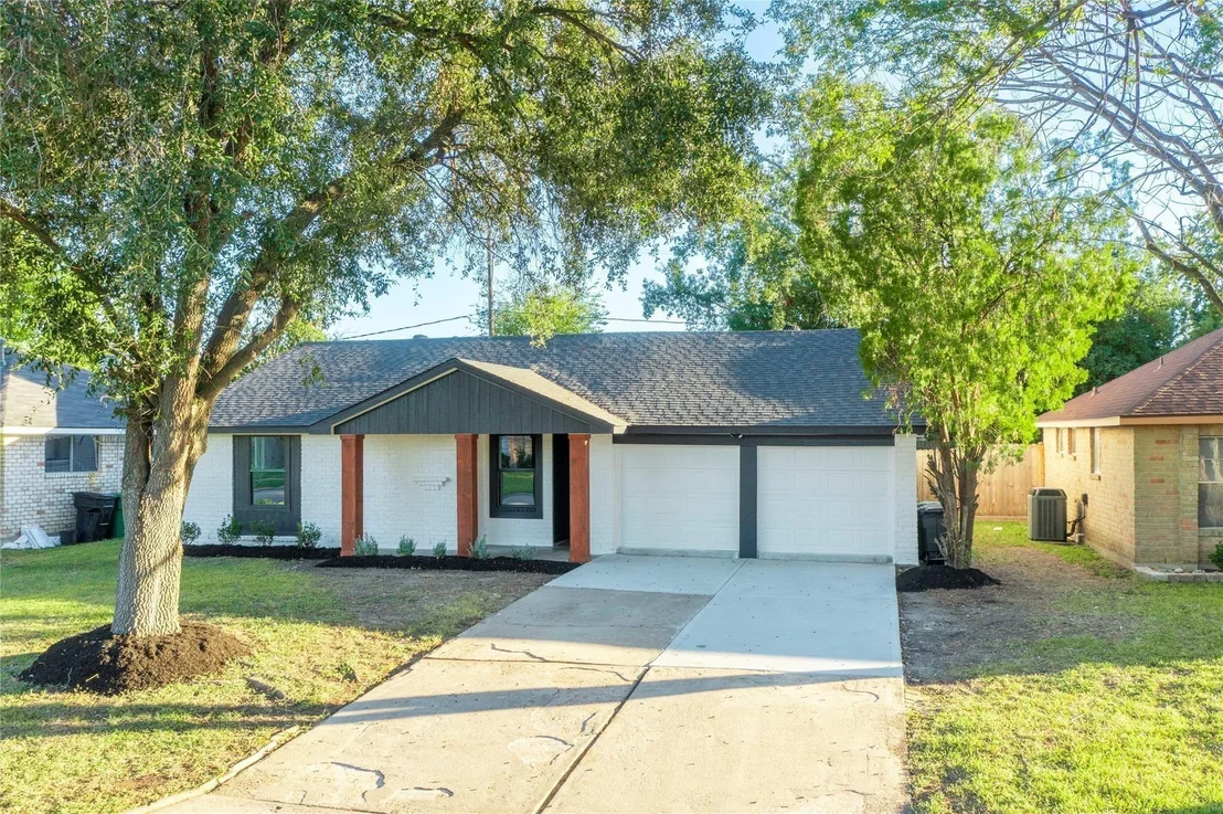 Photo of 10907 Sharpview Drive