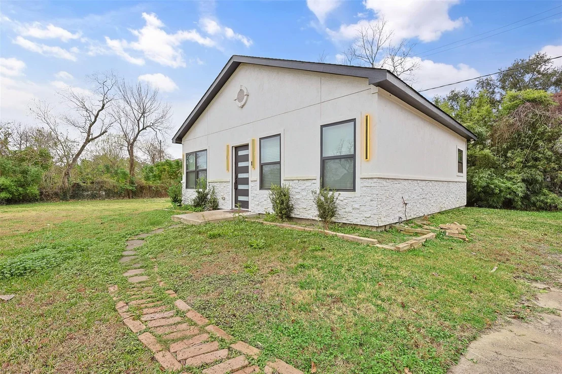 Photo of 3922 Roseneath Drive