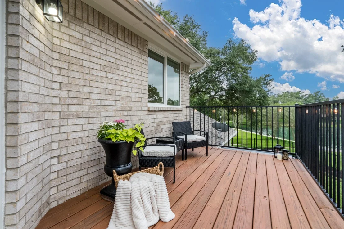 Photo of 15903 Lake Loop Drive