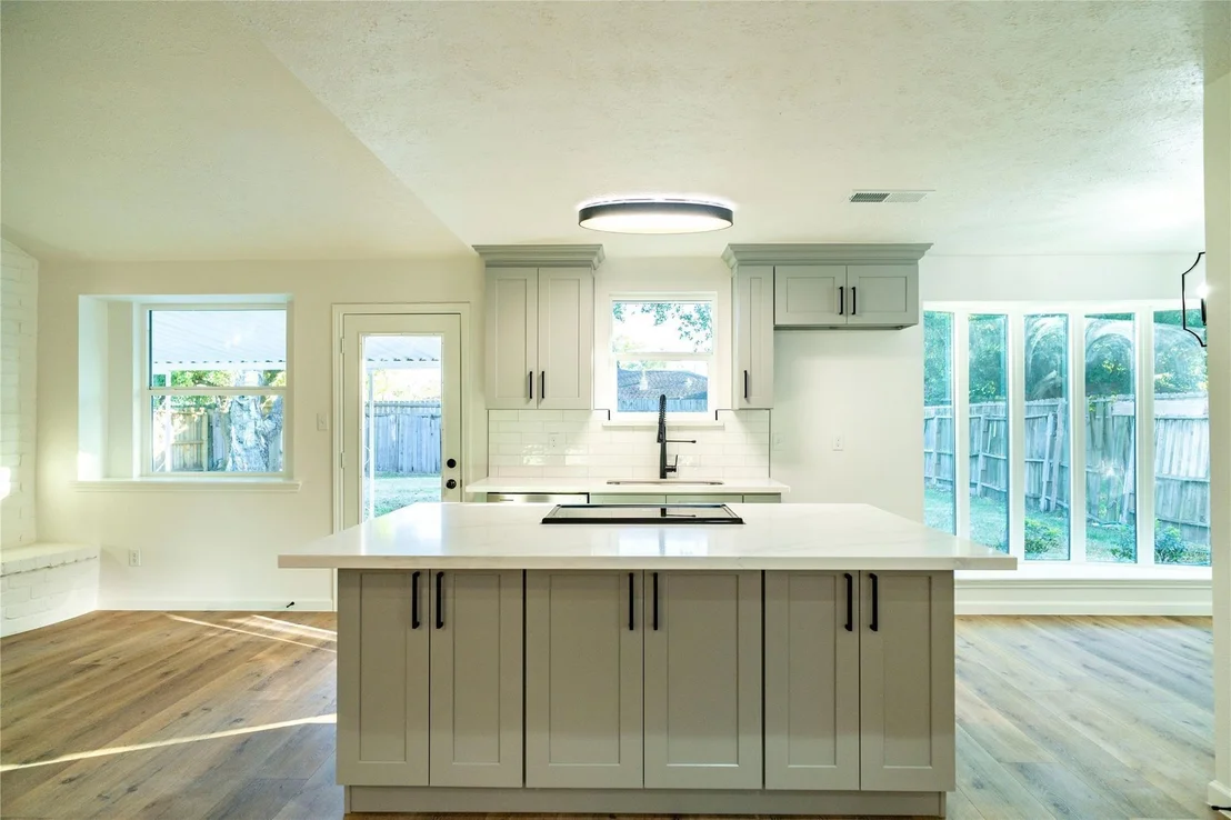 Photo of 10907 Sharpview Drive