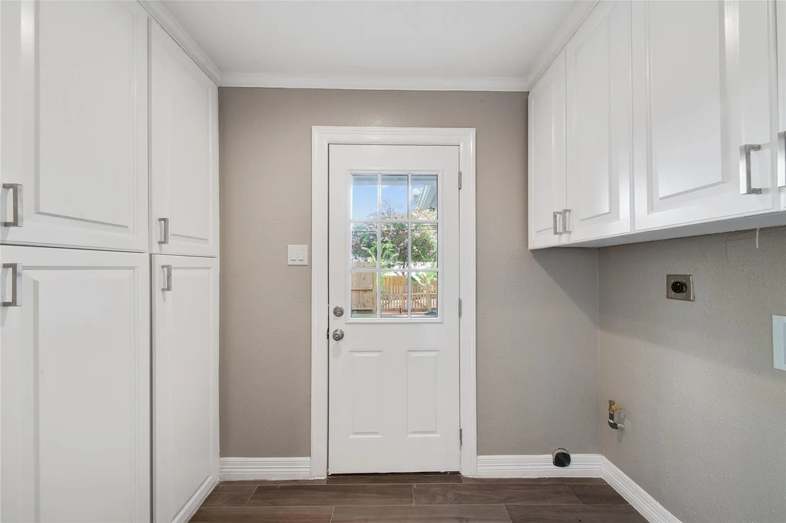 Photo of 5026 Saxon Drive