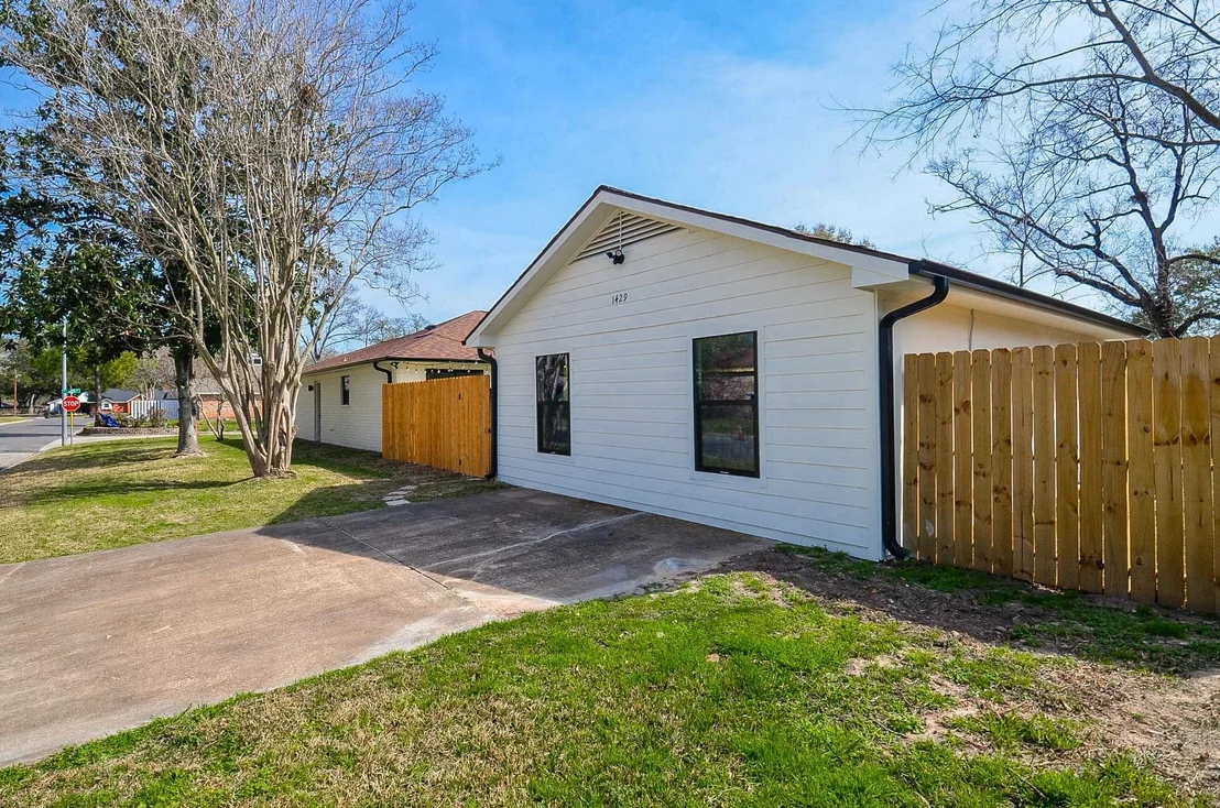 Photo of 1429 Heights Drive