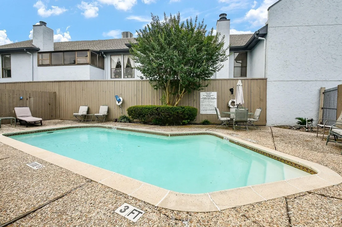 Photo of Unit 10 at 1908 Augusta Drive