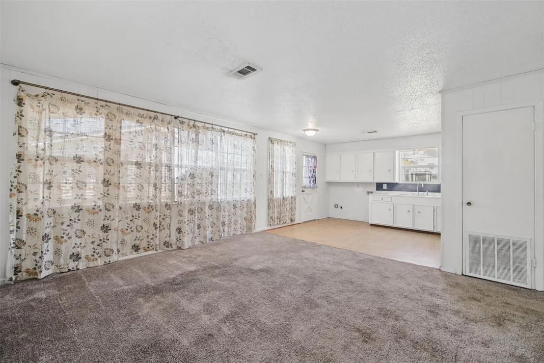 Photo of 384 Lakeview Drive