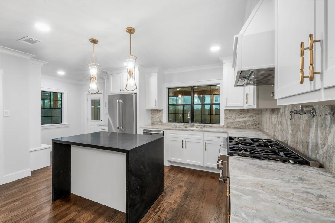 Photo of 1723 Albans Road
