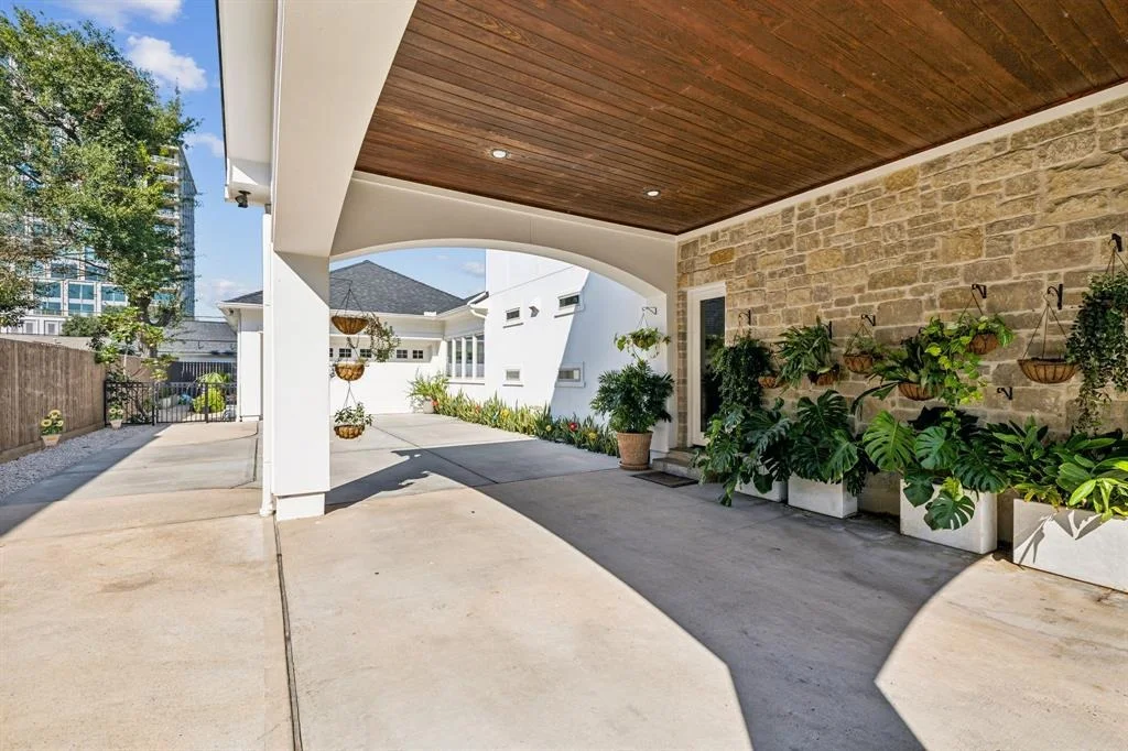 Photo of 5642 Terwilliger Way