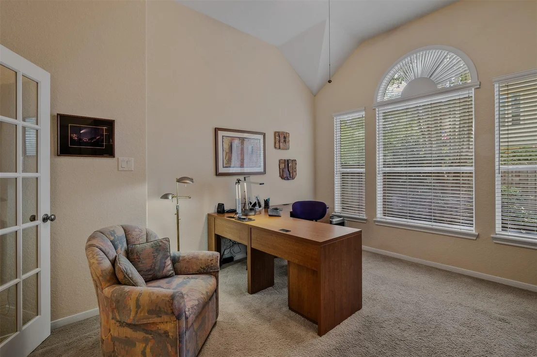 Photo of 122 S Evangeline Oaks Circle