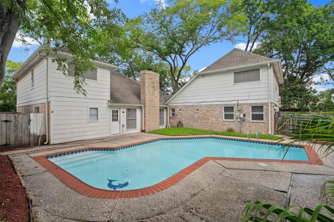Photo of 903 Crossroads Drive