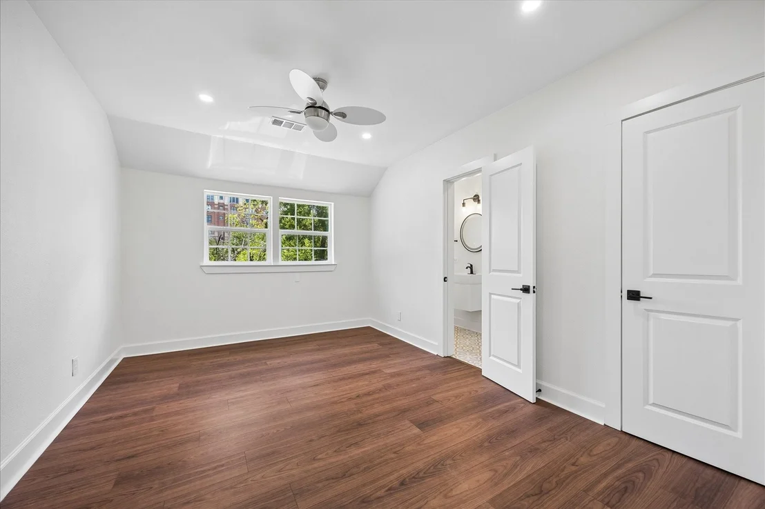 Photo of 3071 Locke Lane