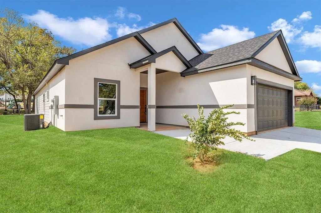Photo of 1005 Lake View Drive