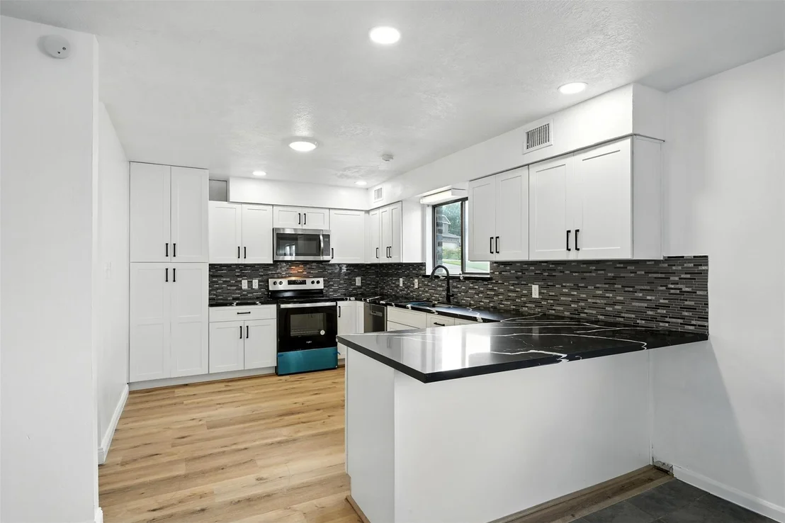 Photo of 1046 Lake View Drive
