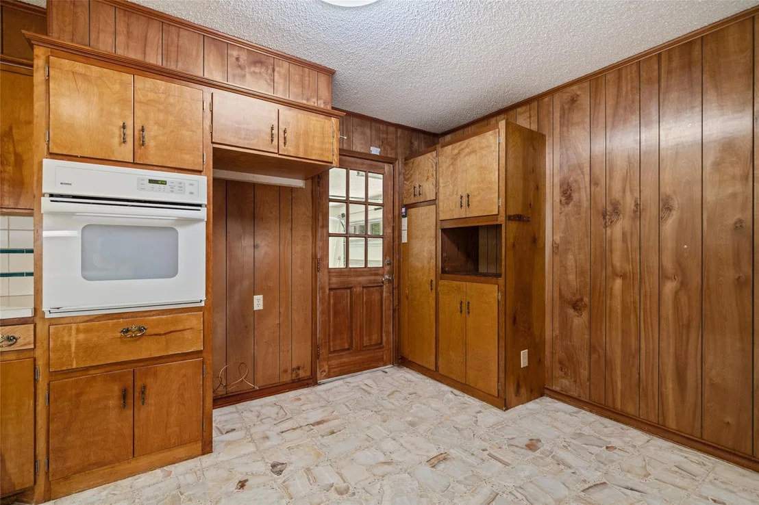 Photo of 2419 Henrietta Place