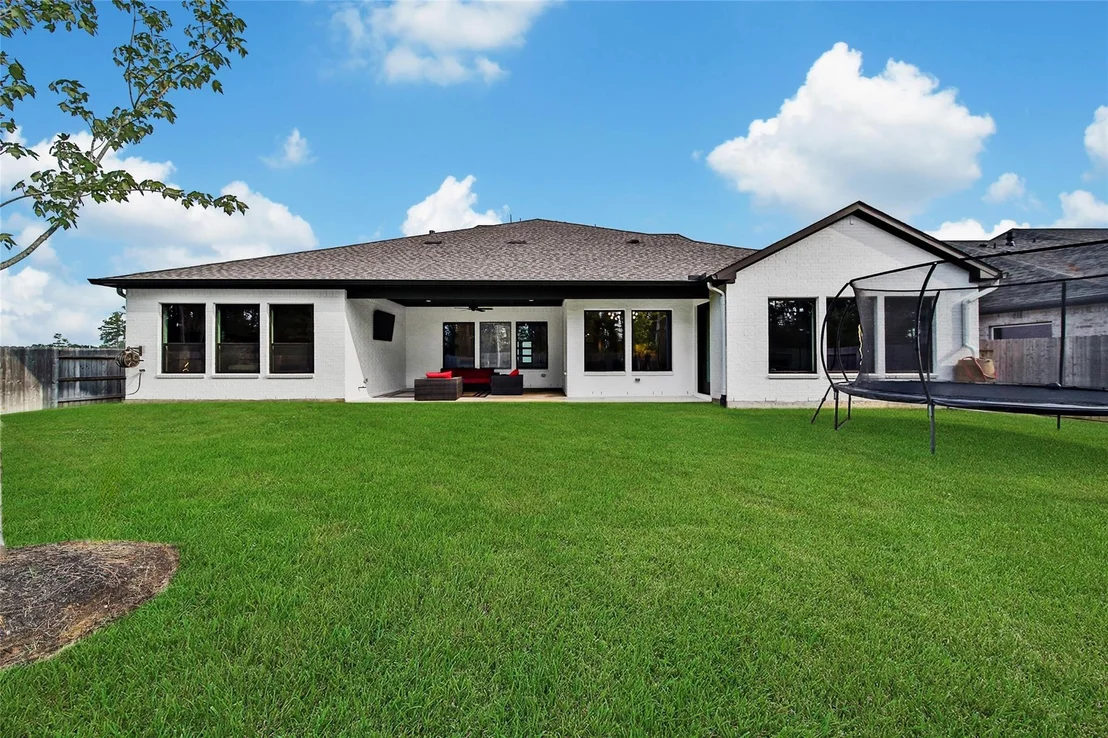 Photo of 16011 Bonjour Boulevard