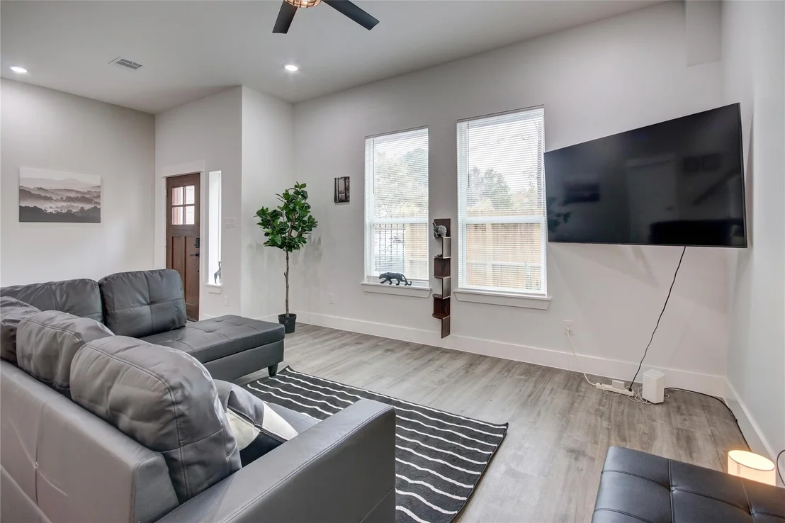 Photo of 9305 Tower Street
