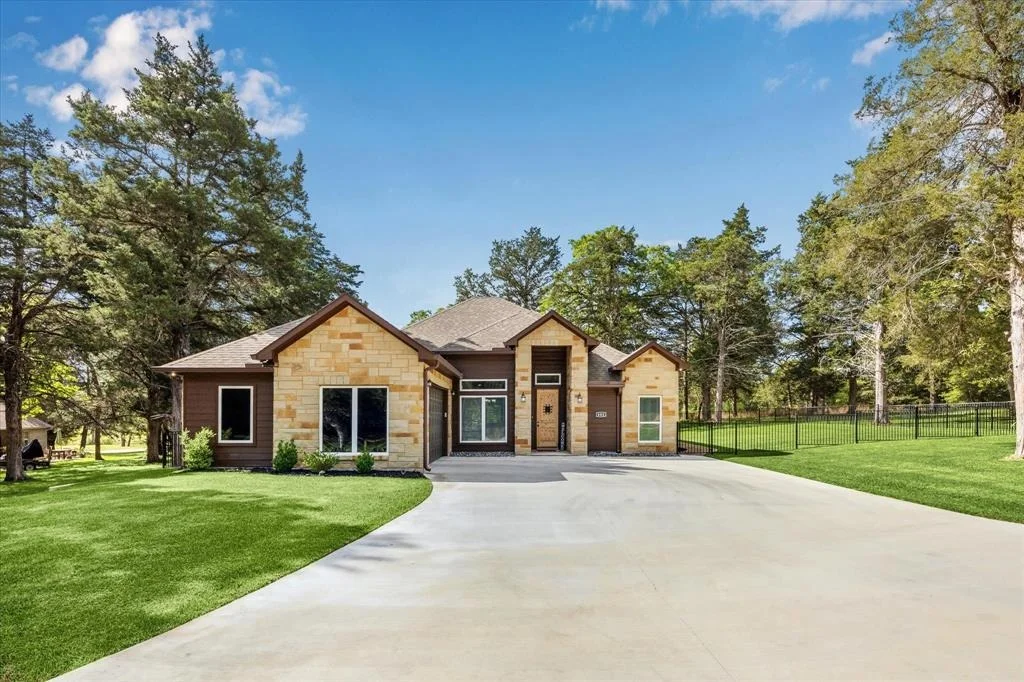 Photo of 401 Saint Andrews Drive