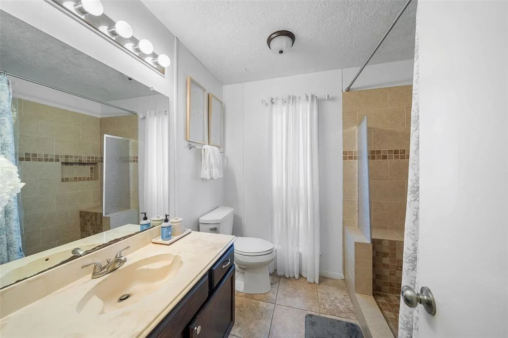 Photo of 5202 Rivertree Lane