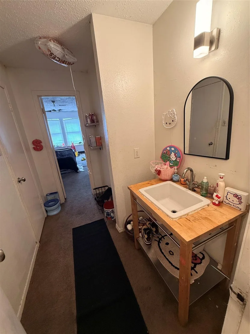 Photo of Unit D at 5747 Easthampton