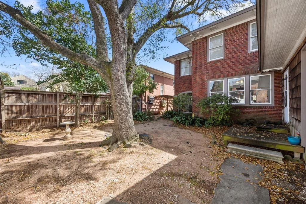 Photo of 1932 Albans Road