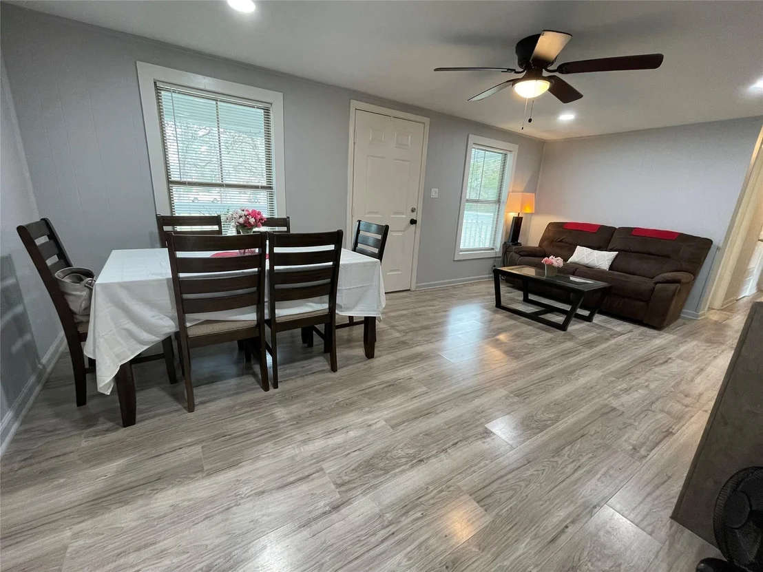 Photo of 2504 Davisville Road Road