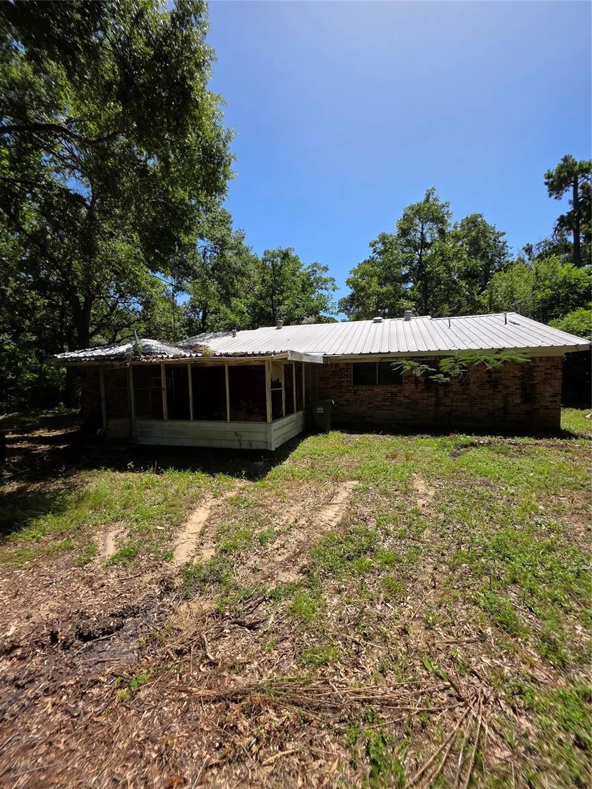 Photo of 9739 Lakeview Drive