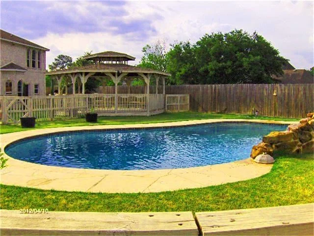 Photo of 3950 Victory Drive