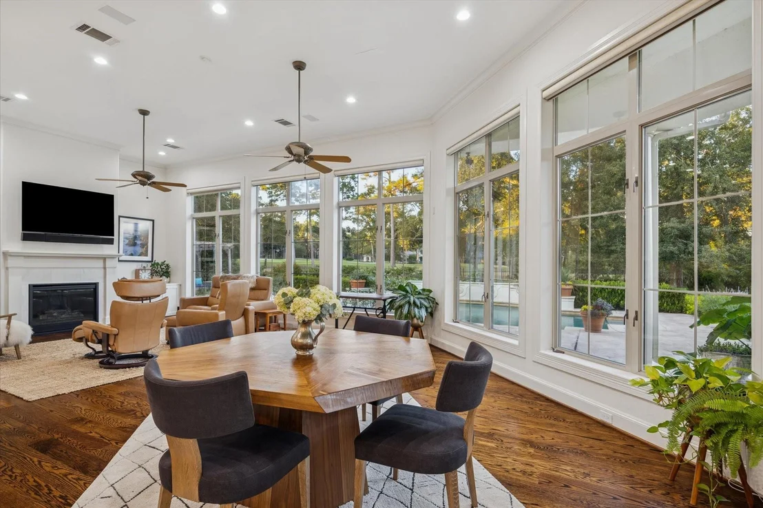 Photo of 47 N Regent Oak