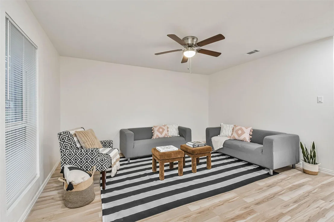 Photo of 105 E Wavy Oak Circle