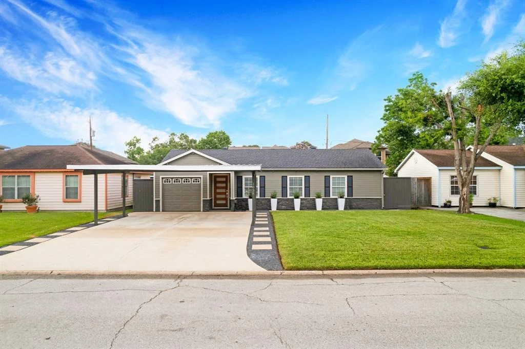 Photo of 1838 Saxon Drive