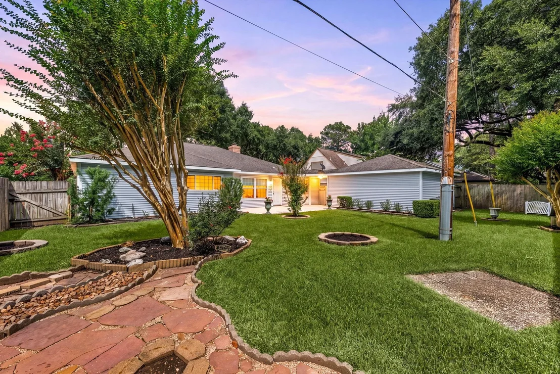 Photo of 17407 Loring Lane