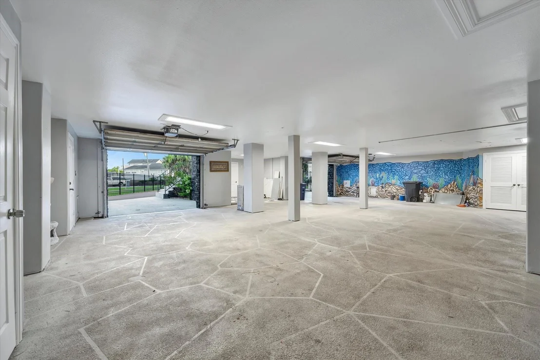 Photo of 2240 Marina Way
