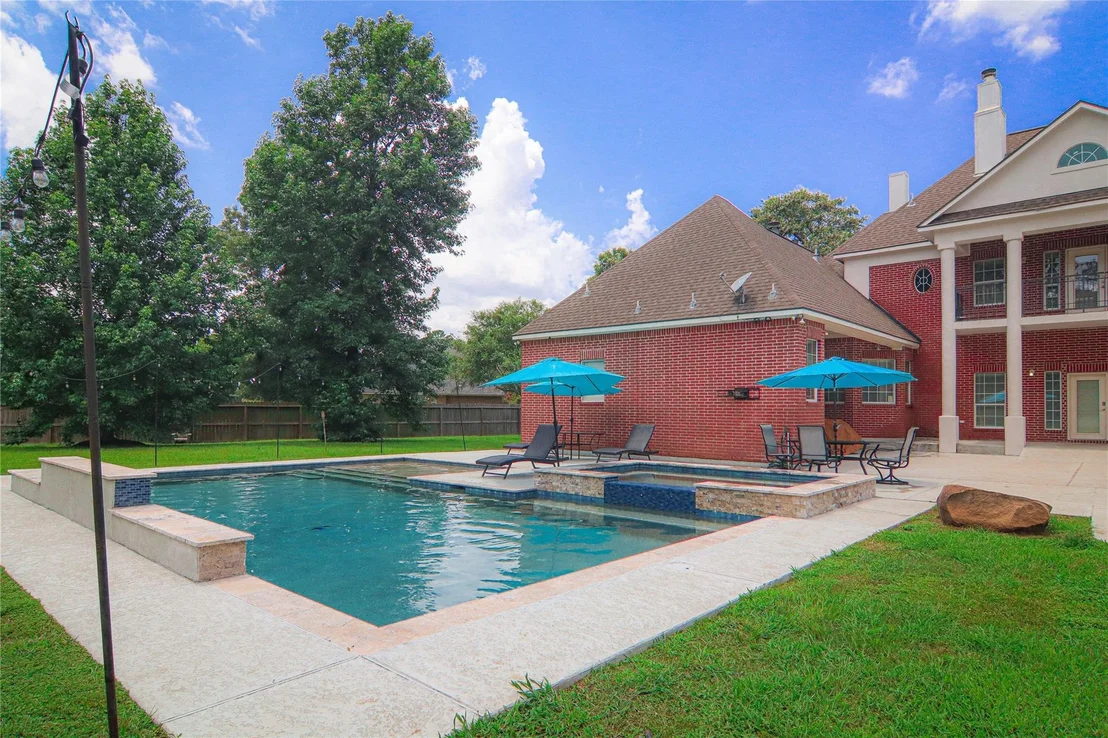 Photo of 19602 Riverwalk Drive