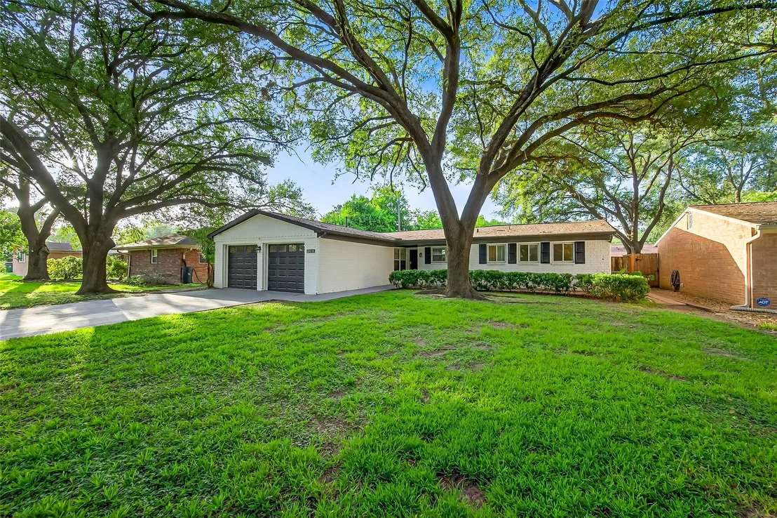 Photo of 9618 Meadowbriar Lane