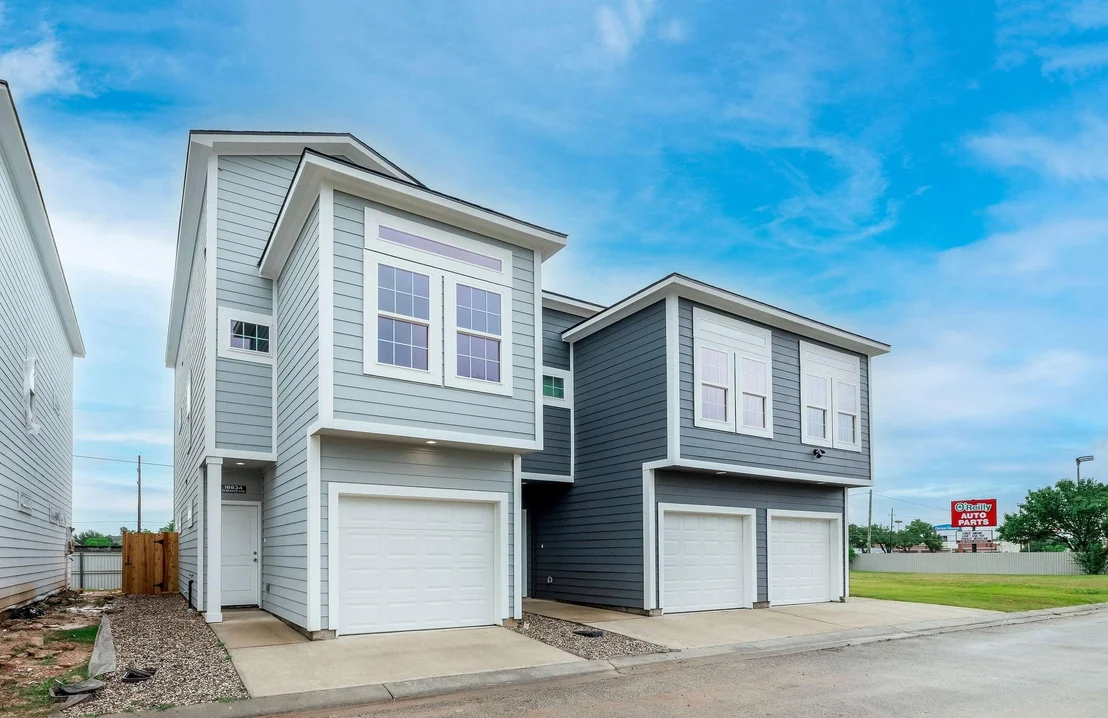 Photo of 18834 Elegance Avenue