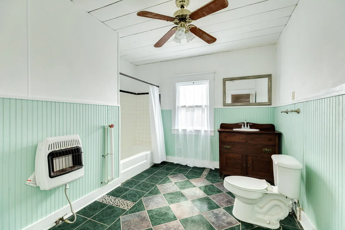Photo of 331 W Broad Street