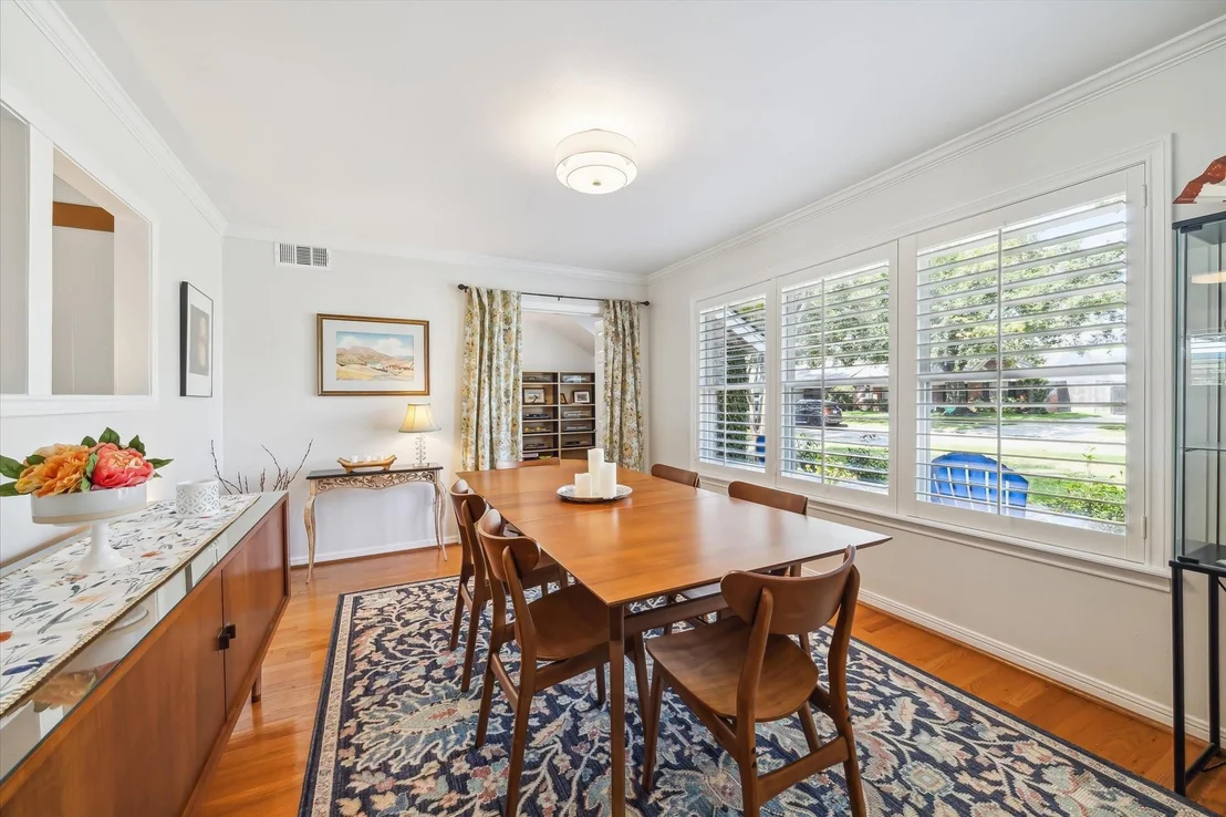 Photo of 7915 Meadowvale Drive