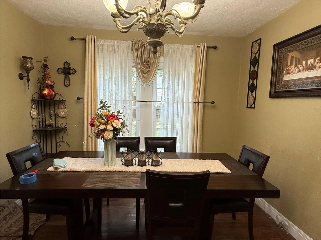 Photo of 404 Clark Street N
