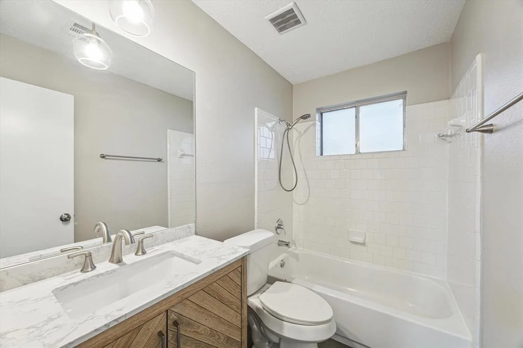 Photo of 16111 Windom Drive