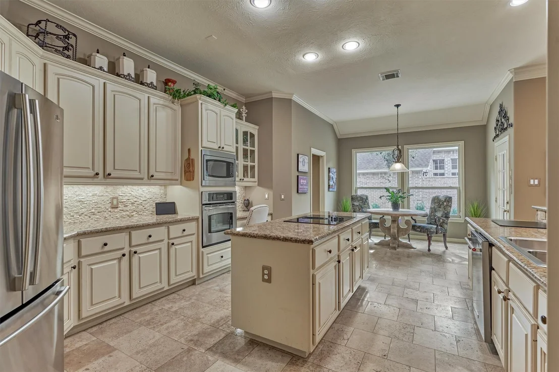 Photo of 111 S Castlegreen Circle