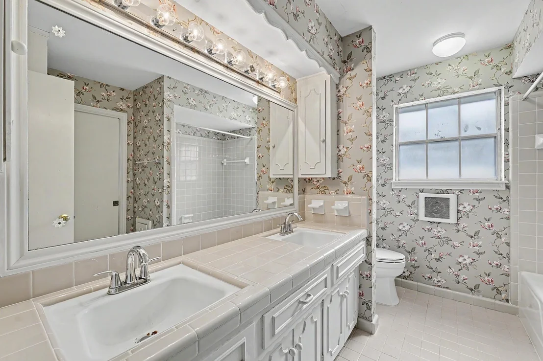 Photo of 7827 Meadowbriar Lane