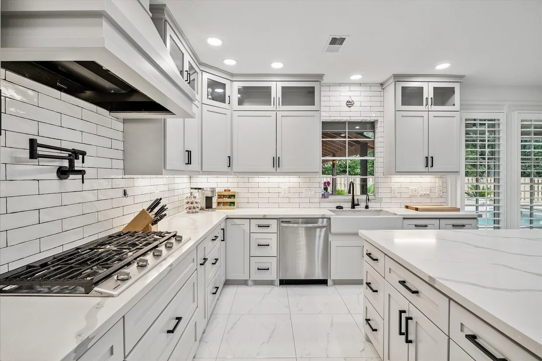 Photo of 15 W Beckonvale Circle