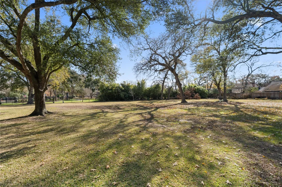 Photo of 404 Lakeshore Drive