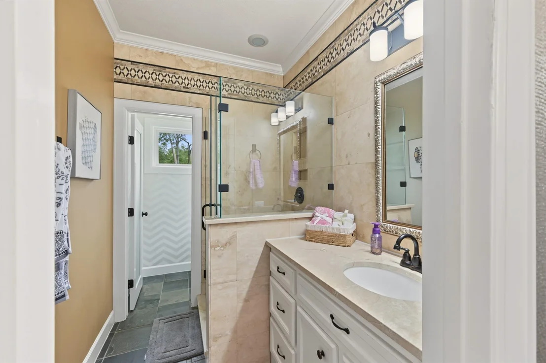 Photo of 10933 Lake Forest Drive