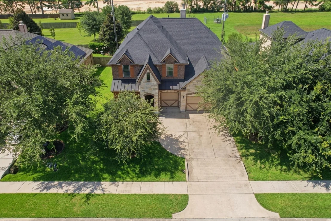 Photo of 15823 Pine Country Boulevard