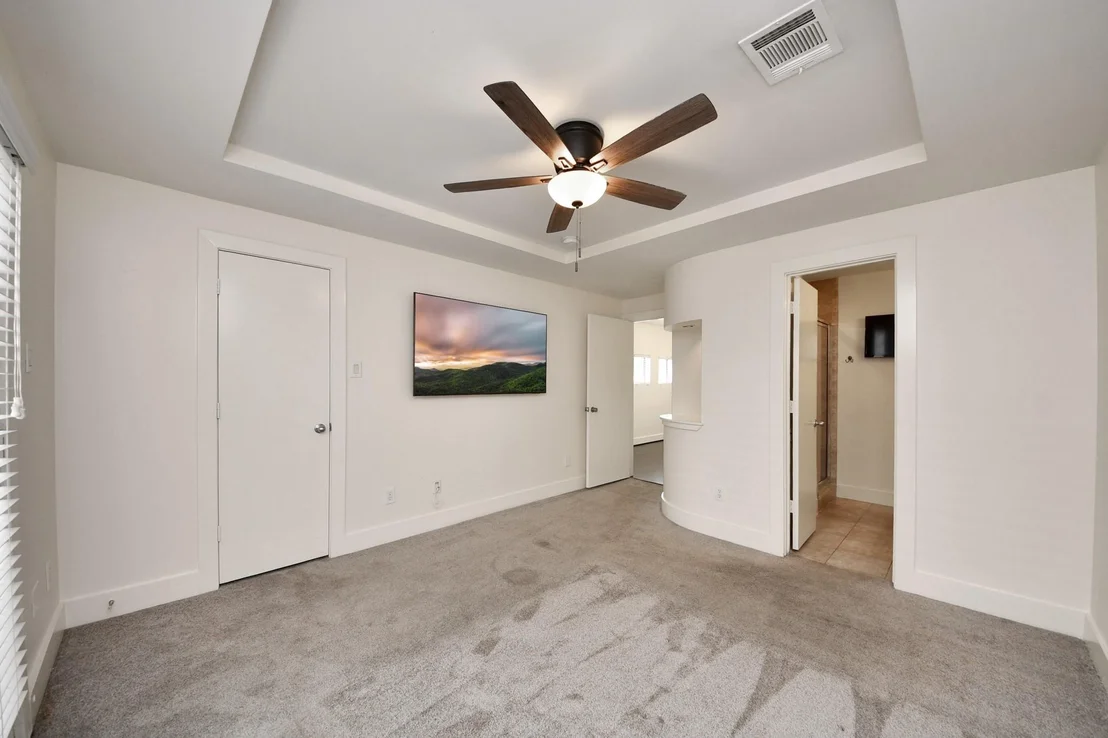 Photo of Unit 205 at 5941 South Loop E
