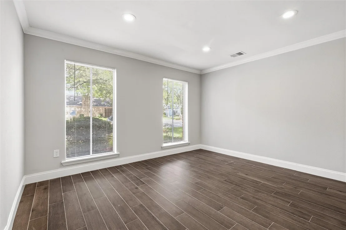 Photo of 903 Crossroads Drive