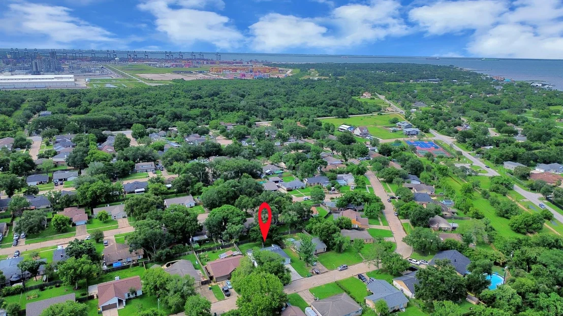 Photo of 1104 N Heron Drive