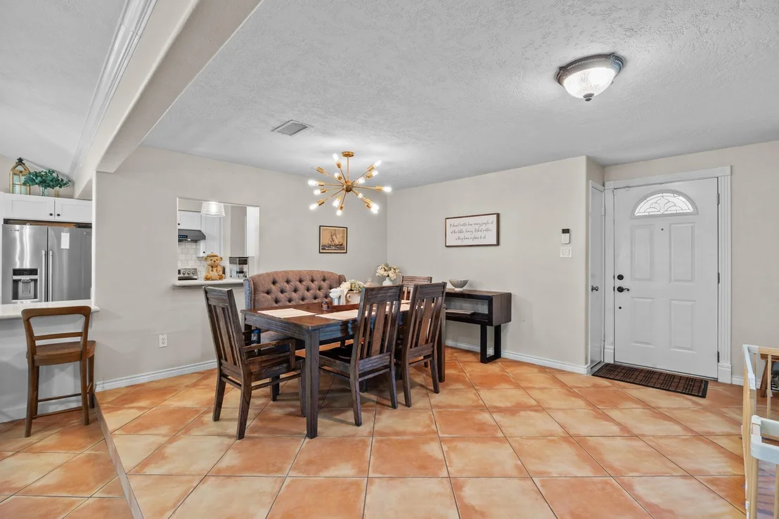 Photo of 16119 La Avenida Drive