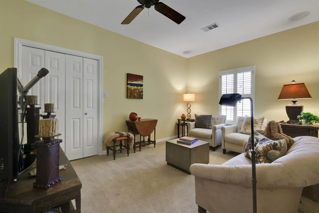 Photo of 251 Lake Oaks Boulevard