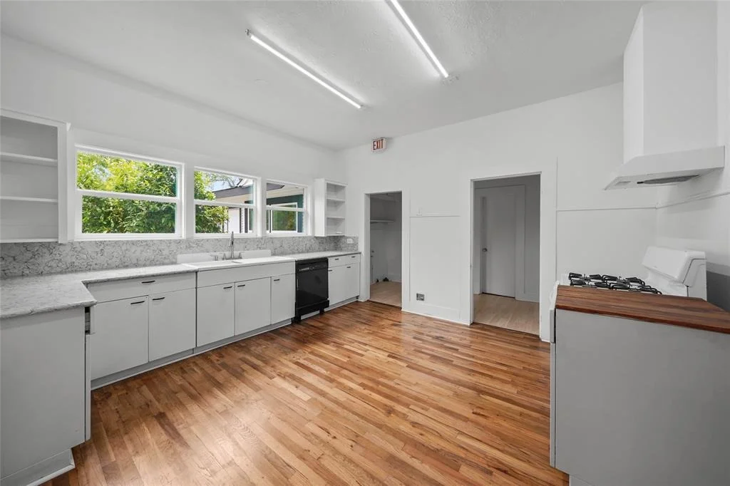 Photo of 910 Cable Street