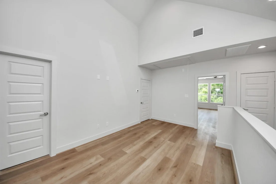 Photo of 2211 Diagonal Lane